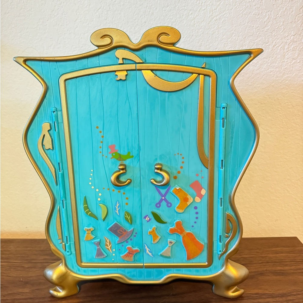 Disney Store Animator's Collection Rapunzel's Artist Armoire Storage
Closet Toy